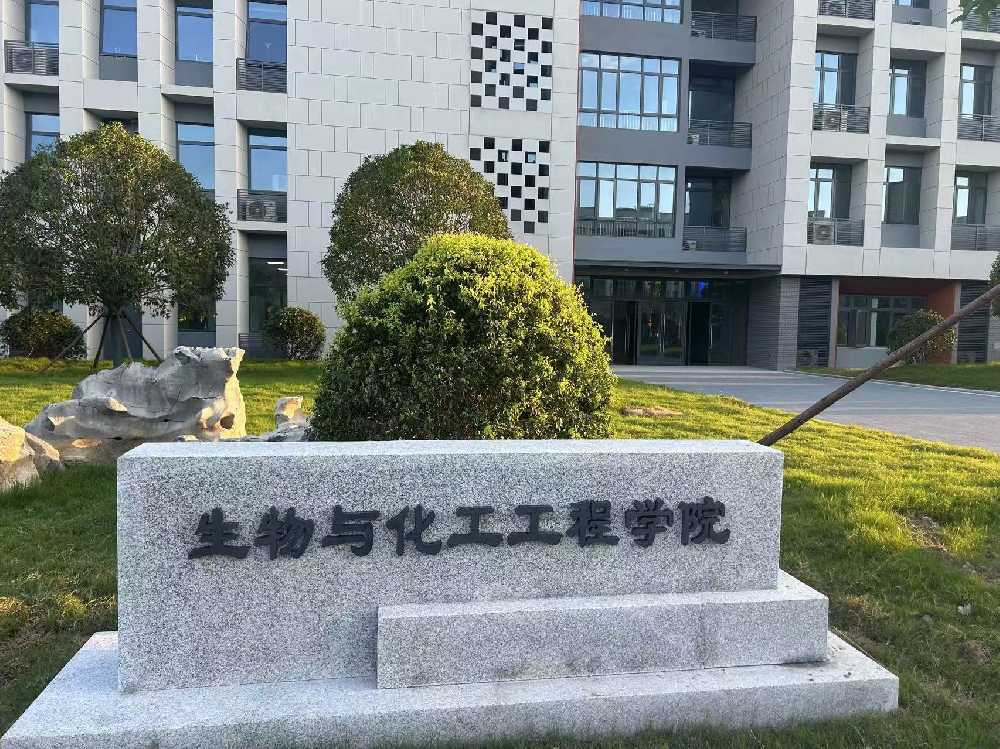 商丘市扬州职业大学体育场高杆灯项目